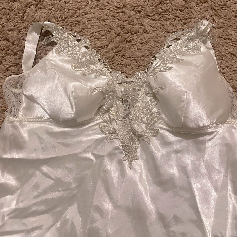 Beautiful nightie and robe